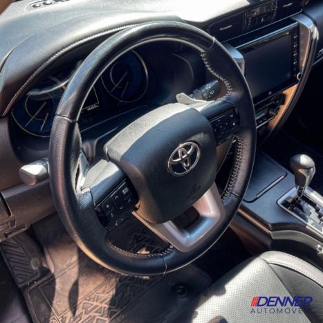 TOYOTA Hilux SW4 2.8 16V 4P SRX 4X4 7 LUGARES TURBO DIESEL AUTOMTICO, Foto 7