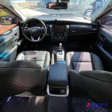 TOYOTA Hilux SW4 2.8 16V 4P SRX 4X4 7 LUGARES TURBO DIESEL AUTOMTICO, Foto 9