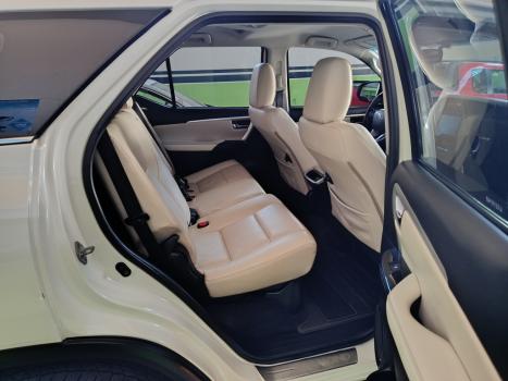 TOYOTA Hilux SW4 2.8 4P SRX 4X4 DIAMOND 7 LUGARES TURBO DIESEL AUTOMTICO, Foto 11