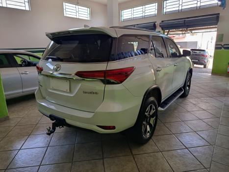 TOYOTA Hilux SW4 2.8 4P SRX 4X4 DIAMOND 7 LUGARES TURBO DIESEL AUTOMTICO, Foto 5