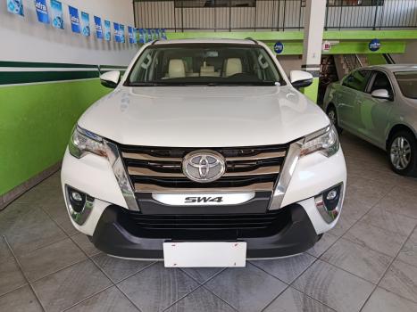 TOYOTA Hilux SW4 2.8 4P SRX 4X4 DIAMOND 7 LUGARES TURBO DIESEL AUTOMTICO, Foto 3