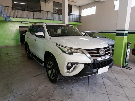 TOYOTA Hilux SW4 2.8 4P SRX 4X4 DIAMOND 7 LUGARES TURBO DIESEL AUTOMTICO, Foto 2