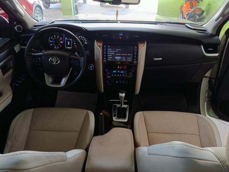 TOYOTA Hilux SW4 2.8 4P SRX 4X4 DIAMOND 7 LUGARES TURBO DIESEL AUTOMTICO, Foto 8