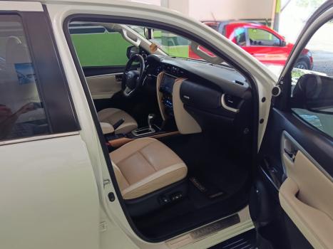 TOYOTA Hilux SW4 2.8 4P SRX 4X4 DIAMOND 7 LUGARES TURBO DIESEL AUTOMTICO, Foto 7