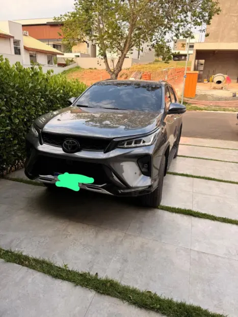 TOYOTA Hilux SW4 2.8 4P SRX 4X4 DIAMOND 7 LUGARES TURBO DIESEL AUTOMTICO, Foto 1