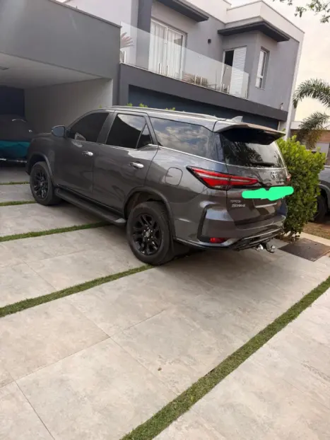 TOYOTA Hilux SW4 2.8 4P SRX 4X4 DIAMOND 7 LUGARES TURBO DIESEL AUTOMTICO, Foto 2