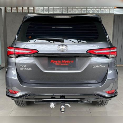 TOYOTA Hilux SW4 2.8 4P SRX 4X4 DIAMOND 7 LUGARES TURBO DIESEL AUTOMTICO, Foto 7