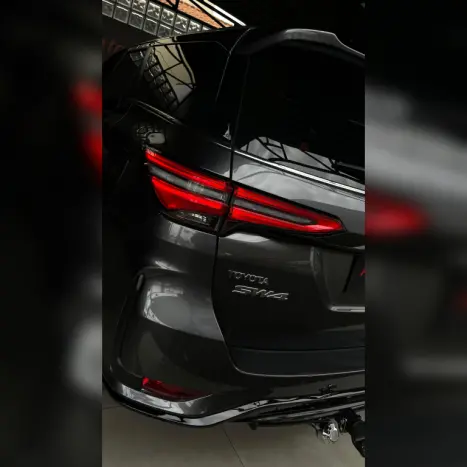 TOYOTA Hilux SW4 2.8 4P SRX 4X4 DIAMOND 7 LUGARES TURBO DIESEL AUTOMTICO, Foto 10