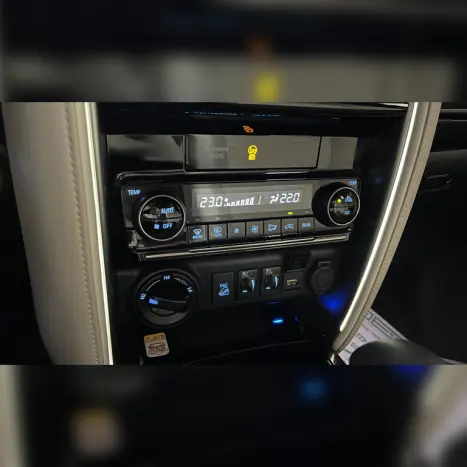 TOYOTA Hilux SW4 2.8 4P SRX 4X4 DIAMOND 7 LUGARES TURBO DIESEL AUTOMTICO, Foto 21