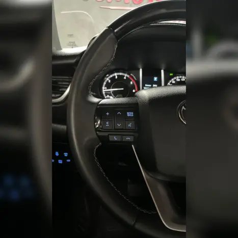 TOYOTA Hilux SW4 2.8 4P SRX 4X4 DIAMOND 7 LUGARES TURBO DIESEL AUTOMTICO, Foto 14