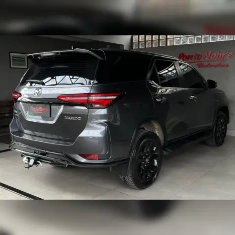 TOYOTA Hilux SW4 2.8 4P SRX 4X4 DIAMOND 7 LUGARES TURBO DIESEL AUTOMTICO, Foto 8