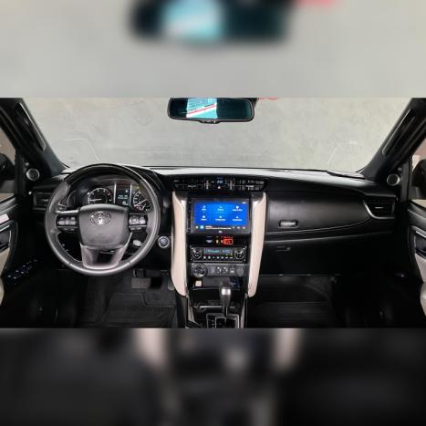 TOYOTA Hilux SW4 2.8 4P SRX 4X4 DIAMOND 7 LUGARES TURBO DIESEL AUTOMTICO, Foto 13