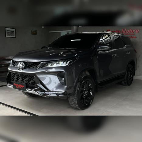 TOYOTA Hilux SW4 2.8 4P SRX 4X4 DIAMOND 7 LUGARES TURBO DIESEL AUTOMTICO, Foto 2