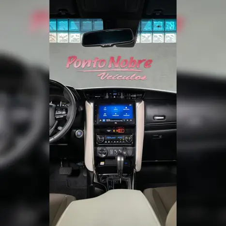 TOYOTA Hilux SW4 2.8 4P SRX 4X4 DIAMOND 7 LUGARES TURBO DIESEL AUTOMTICO, Foto 19