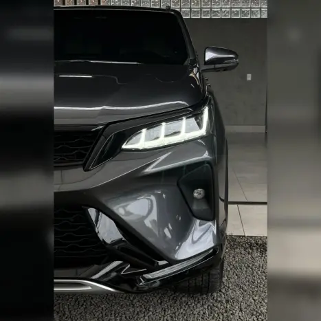 TOYOTA Hilux SW4 2.8 4P SRX 4X4 DIAMOND 7 LUGARES TURBO DIESEL AUTOMTICO, Foto 6