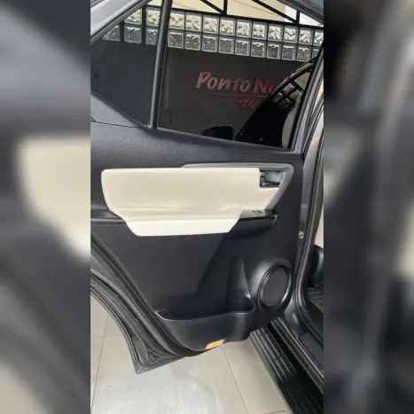 TOYOTA Hilux SW4 2.8 4P SRX 4X4 DIAMOND 7 LUGARES TURBO DIESEL AUTOMTICO, Foto 32