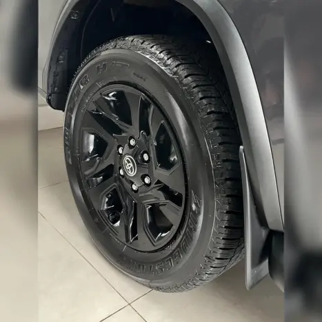 TOYOTA Hilux SW4 2.8 4P SRX 4X4 DIAMOND 7 LUGARES TURBO DIESEL AUTOMTICO, Foto 33