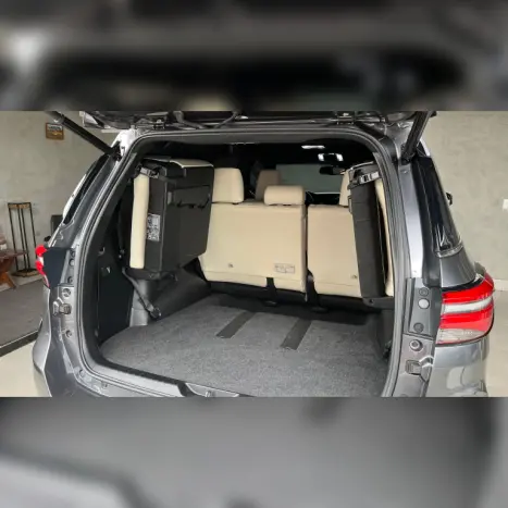 TOYOTA Hilux SW4 2.8 4P SRX 4X4 DIAMOND 7 LUGARES TURBO DIESEL AUTOMTICO, Foto 29