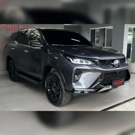 TOYOTA Hilux SW4 2.8 4P SRX 4X4 DIAMOND 7 LUGARES TURBO DIESEL AUTOMTICO, Foto 3