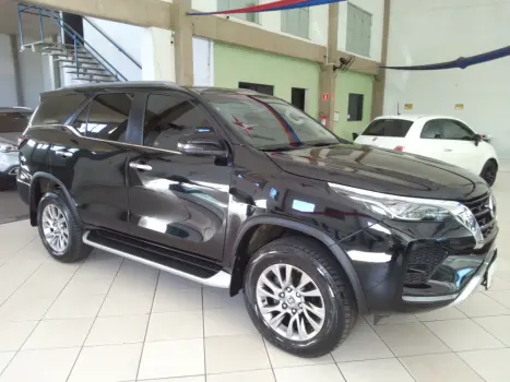 TOYOTA Hilux SW4 2.8 16V 4P SRX 4X4 7 LUGARES TURBO DIESEL AUTOMTICO, Foto 2