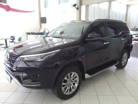 TOYOTA Hilux SW4 2.8 16V 4P SRX 4X4 7 LUGARES TURBO DIESEL AUTOMTICO, Foto 3