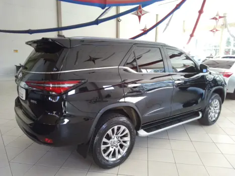 TOYOTA Hilux SW4 2.8 16V 4P SRX 4X4 7 LUGARES TURBO DIESEL AUTOMTICO, Foto 5