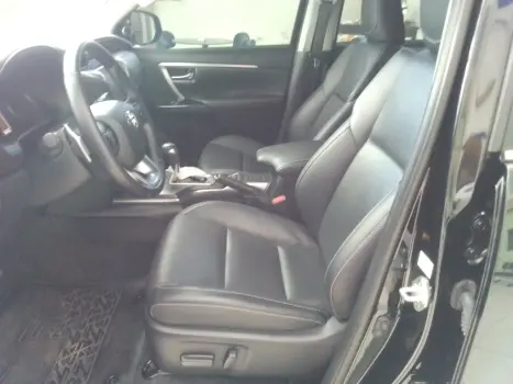 TOYOTA Hilux SW4 2.8 16V 4P SRX 4X4 7 LUGARES TURBO DIESEL AUTOMTICO, Foto 7