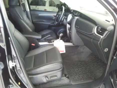 TOYOTA Hilux SW4 2.8 16V 4P SRX 4X4 7 LUGARES TURBO DIESEL AUTOMTICO, Foto 8