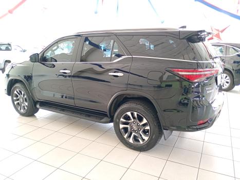 TOYOTA Hilux SW4 2.8 4P SRX 4X4 DIAMOND 7 LUGARES TURBO DIESEL AUTOM�TICO, Foto 4