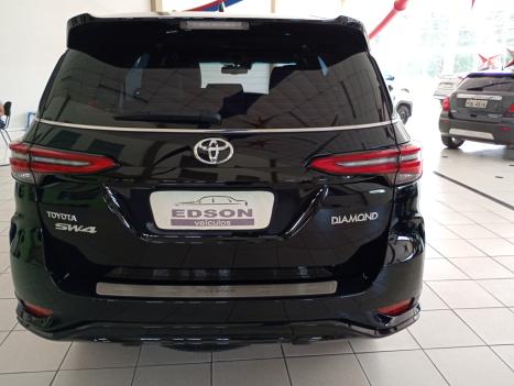 TOYOTA Hilux SW4 2.8 4P SRX 4X4 DIAMOND 7 LUGARES TURBO DIESEL AUTOM�TICO, Foto 6