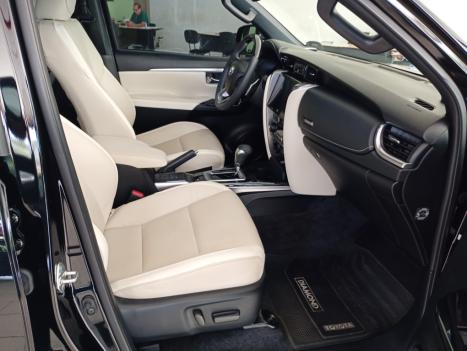 TOYOTA Hilux SW4 2.8 4P SRX 4X4 DIAMOND 7 LUGARES TURBO DIESEL AUTOM�TICO, Foto 8