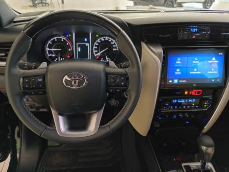 TOYOTA Hilux SW4 2.8 4P SRX 4X4 DIAMOND 7 LUGARES TURBO DIESEL AUTOM�TICO, Foto 9