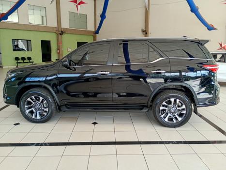 TOYOTA Hilux SW4 2.8 4P SRX 4X4 DIAMOND 7 LUGARES TURBO DIESEL AUTOM�TICO, Foto 3