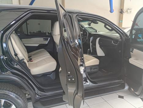 TOYOTA Hilux SW4 2.8 4P SRX 4X4 DIAMOND 7 LUGARES TURBO DIESEL AUTOM�TICO, Foto 4