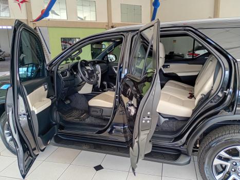 TOYOTA Hilux SW4 2.8 4P SRX 4X4 DIAMOND 7 LUGARES TURBO DIESEL AUTOM�TICO, Foto 5