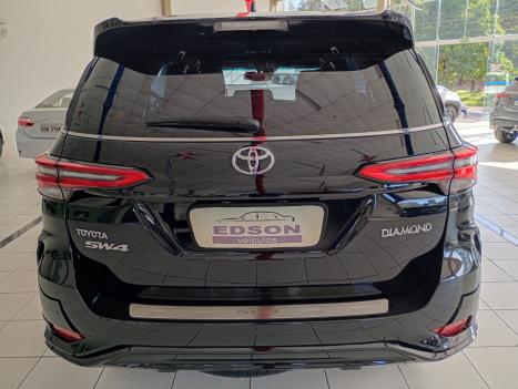 TOYOTA Hilux SW4 2.8 4P SRX 4X4 DIAMOND 7 LUGARES TURBO DIESEL AUTOM�TICO, Foto 6