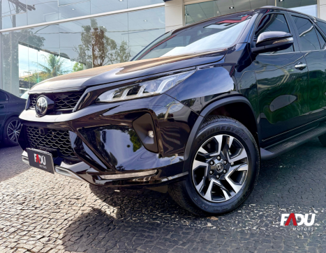 TOYOTA Hilux SW4 2.8 4P SRX 4X4 DIAMOND 7 LUGARES TURBO DIESEL AUTOM�TICO, Foto 3