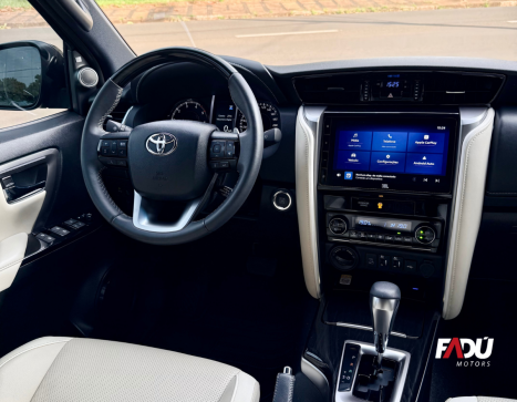 TOYOTA Hilux SW4 2.8 4P SRX 4X4 DIAMOND 7 LUGARES TURBO DIESEL AUTOM�TICO, Foto 4