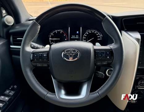 TOYOTA Hilux SW4 2.8 4P SRX 4X4 DIAMOND 7 LUGARES TURBO DIESEL AUTOM�TICO, Foto 5
