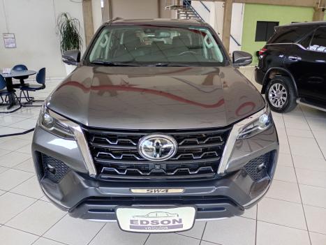 TOYOTA Hilux SW4 2.8 4P SRX 4X4 TURBO DIESEL AUTOM�TICO, Foto 1