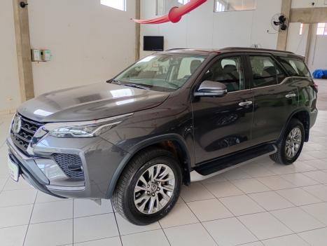 TOYOTA Hilux SW4 2.8 4P SRX 4X4 TURBO DIESEL AUTOM�TICO, Foto 3
