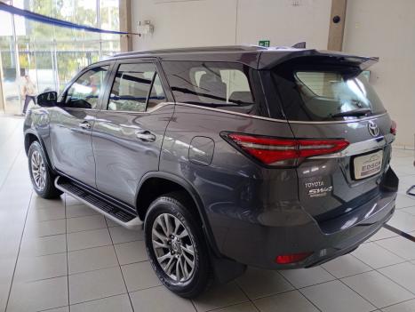 TOYOTA Hilux SW4 2.8 4P SRX 4X4 TURBO DIESEL AUTOM�TICO, Foto 4