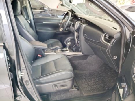 TOYOTA Hilux SW4 2.8 4P SRX 4X4 TURBO DIESEL AUTOM�TICO, Foto 8