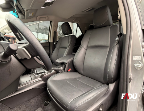TOYOTA Hilux SW4 2.8 16V 4P SRX PLATINUM 4X4 7 LUGARES TURBO DIESEL AUTOM�TICO, Foto 4