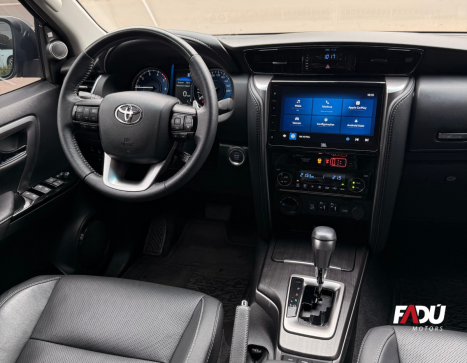 TOYOTA Hilux SW4 2.8 16V 4P SRX PLATINUM 4X4 7 LUGARES TURBO DIESEL AUTOM�TICO, Foto 5