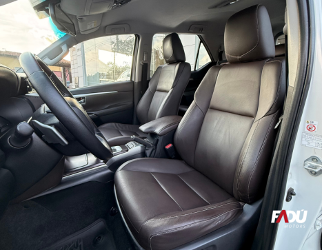 TOYOTA Hilux SW4 2.8 16V 4P SRX 4X4 7 LUGARES TURBO DIESEL AUTOM�TICO, Foto 4