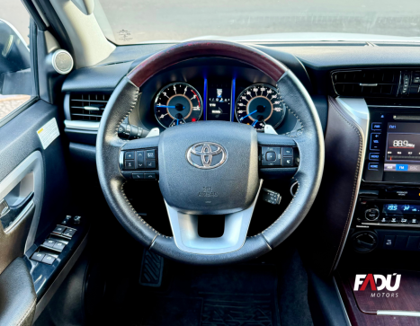 TOYOTA Hilux SW4 2.8 16V 4P SRX 4X4 7 LUGARES TURBO DIESEL AUTOM�TICO, Foto 5