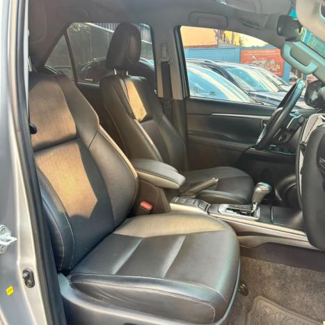 TOYOTA Hilux SW4 2.8 16V 4P SRX 4X4 7 LUGARES TURBO DIESEL AUTOM�TICO, Foto 5