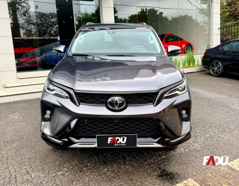 TOYOTA Hilux SW4 2.8 16V 4P SRX PLATINUM 4X4 7 LUGARES TURBO DIESEL AUTOM�TICO, Foto 2
