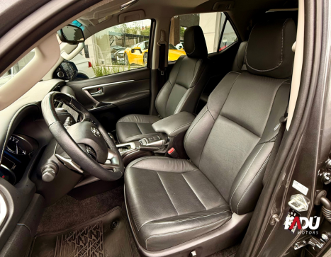 TOYOTA Hilux SW4 2.8 16V 4P SRX PLATINUM 4X4 7 LUGARES TURBO DIESEL AUTOM�TICO, Foto 4